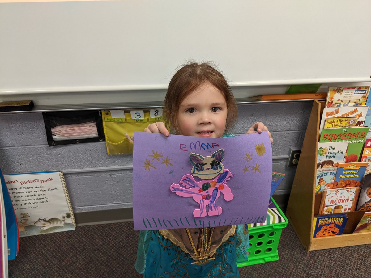mrs_colling's tweet photo. Creativity in action!  Thanks to our awesome PTO for this fun craft!  #violetallstars https://t.co/sJ03gbMzkN
