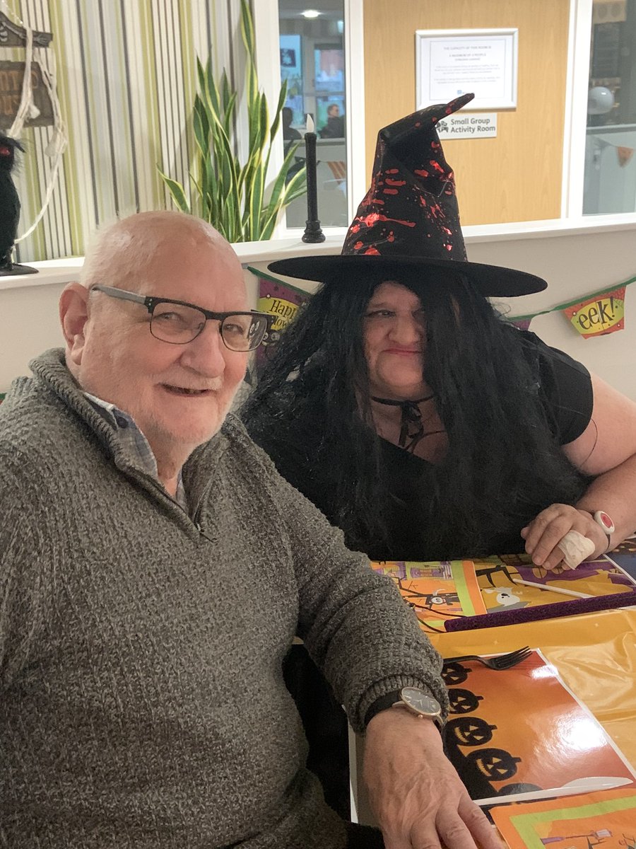 ShellyRiv1's tweet photo. Halloween 🎃 Spooktacular 👻here at Harrison Park tonight. Food, fancy dress and the legendary Johnny Pat entertaining us👍🏻 Good night had by all. #hullextracare @RuthLeadsRd @pozCG @Riv_SarahCoward @chuchi3651 @AlanMarples @CateringAcademy @RiversideCarol @ConnecttoHull https://t.co/NvKMFShPGJ