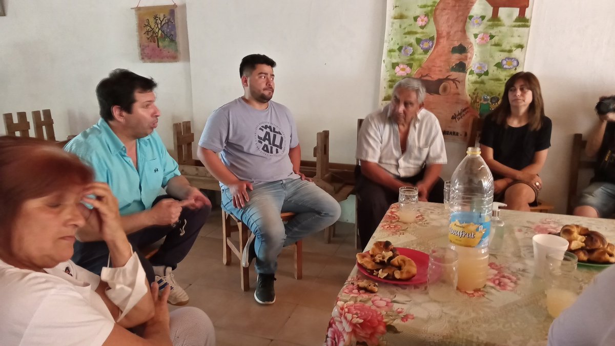 coppolaleonardo's tweet photo. Con @marusotolano visitamos el centro de jubilados Alegría de Renacer de Barrio Satélite.

Estamos llevando nuestro mensaje de que el país, la provincia y Moreno pueden estar mejor.

Este 14 de Noviembre votá #JuntosMoreno 💪 https://t.co/kvTR57VGSc