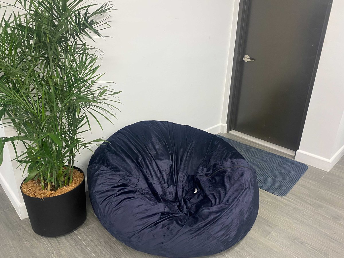 SBF_FTX's tweet photo. Putting the finishing touches on the Nassau office https://t.co/8mTHLSi5Sl