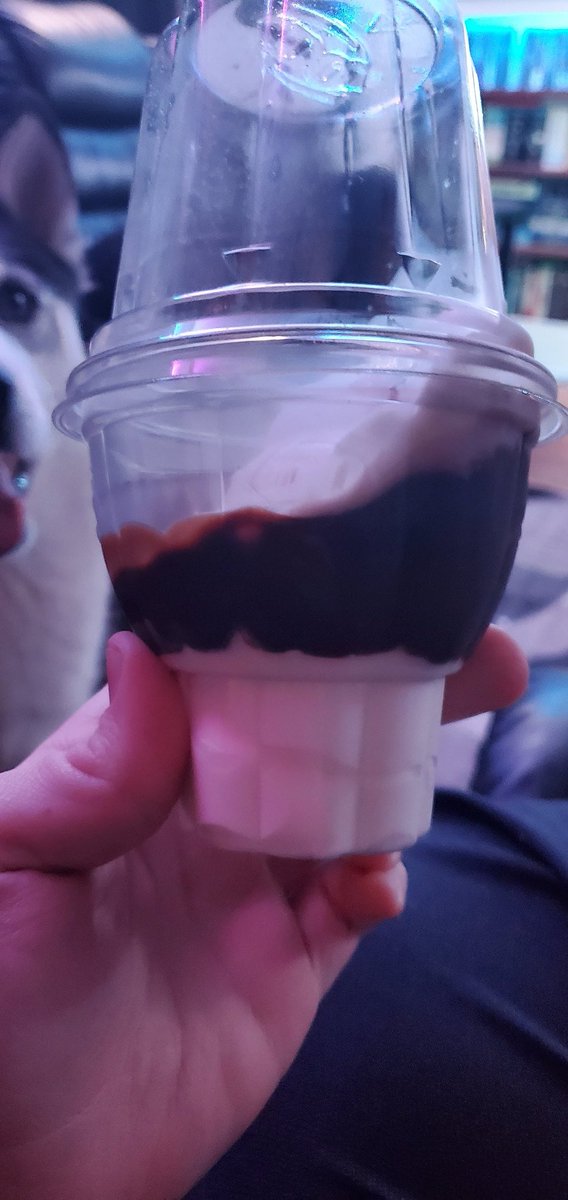 iKingsSGC's tweet photo. @DairyQueen if this is how little ice cream is in a large, I'd hate to see what the small is https://t.co/DkfWoIwyPy