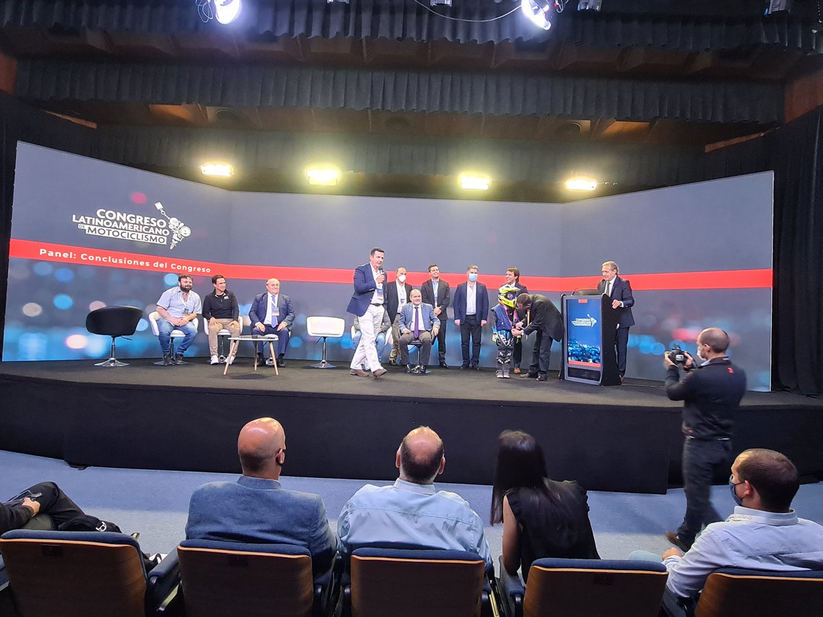 ohmygod_uy's tweet photo. Así finaliza el @CongresoMotoLA. https://t.co/IyO3aWhYni