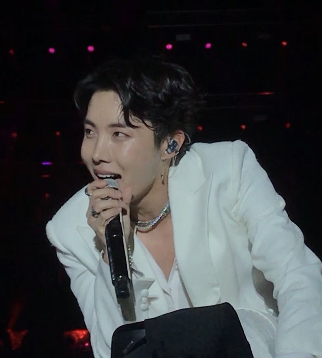 jhopestudio's tweet photo. Jung Hoseok concert pics always hits differently,, he gorgeous as hell https://t.co/Q88JAoebCn