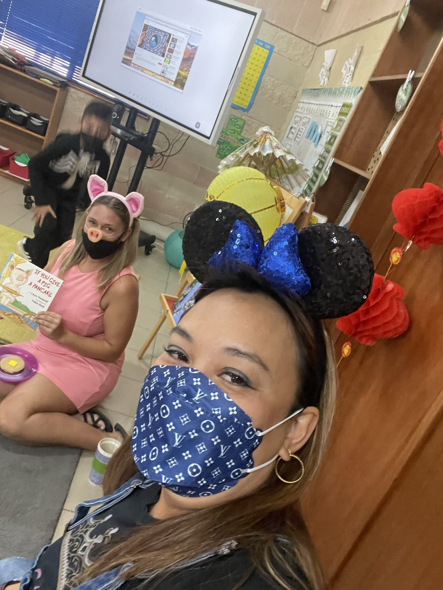 Crisaua's tweet photo. I work with a great team of loving, supportive, and fun individuals! Here is our Elementary team from @ISAruba  wearing our If you give a mouse…a pig…a mouse etc. in celebration of our literacy week! So blessed to be working with Cool people! @ISSCommunity @LauraNumeroff https://t.co/E1sm7Ulnrc