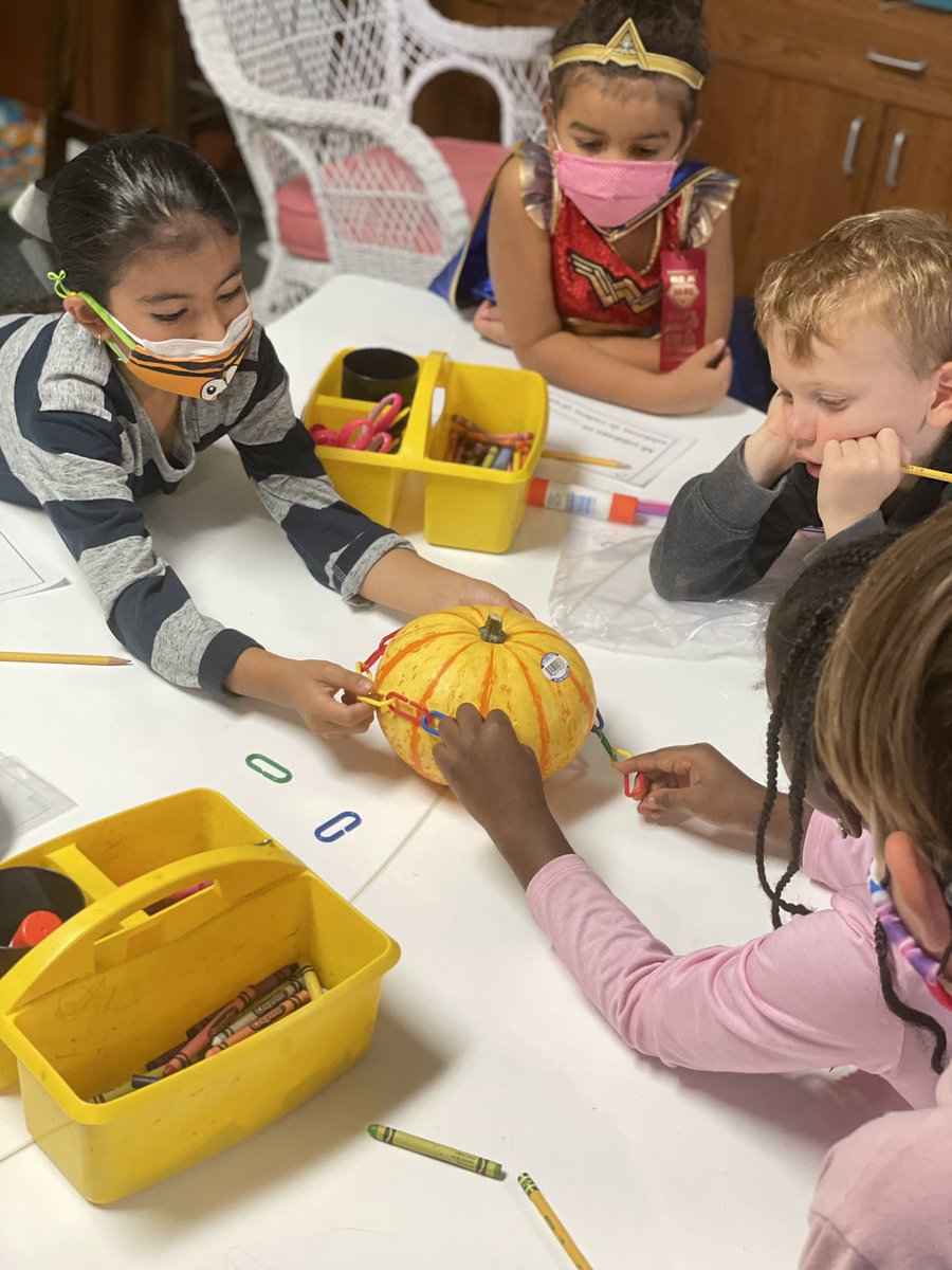 MsKOndelacy's tweet photo. We had a super fun filled Fri-YAY! Skeletons, cool characters, and pumpkins galore 🙌🏼☠️🎃 @MrsYoungTX #FirstGradeForever #SomosBilingües #WilsonWay https://t.co/ltsP1NAbYy
