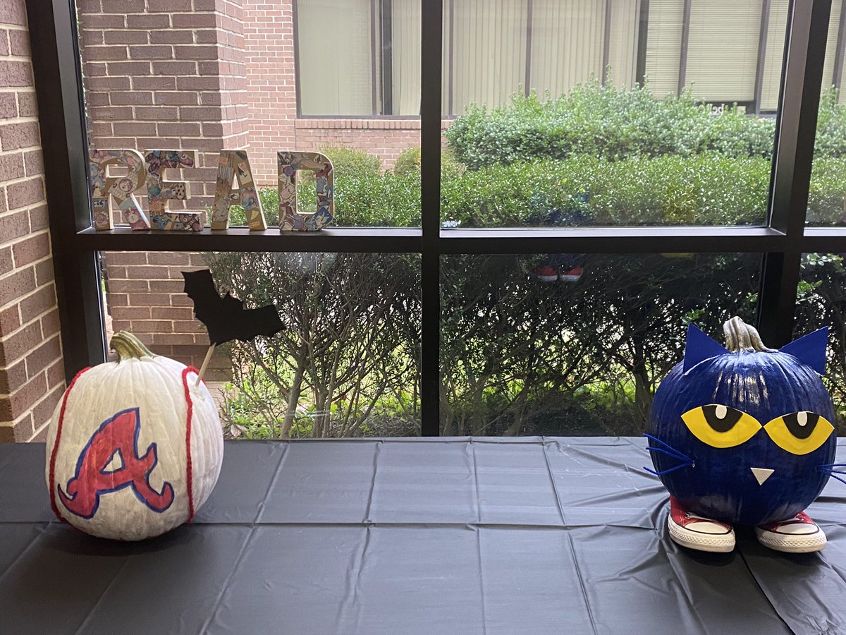 MrsB_MBES's tweet photo. Voting starts Monday. Bring in a nonperishable food item to vote for your favorite pumpkin. I know which one is getting my vote! @MBE_PTO @MedlockBridgeES @MBESprincipal @APJonesMBES https://t.co/VLW818ckoC