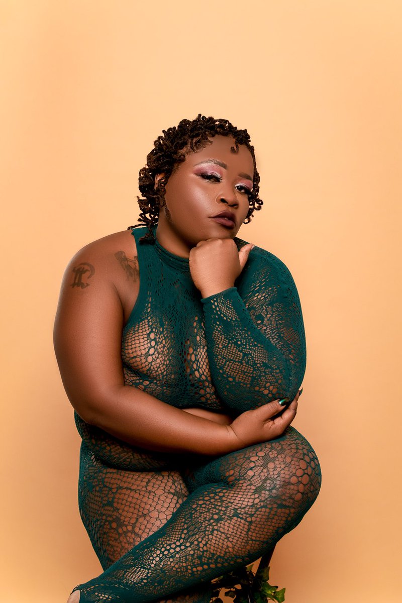 Carol_dactyl's tweet photo. “Oh yeah there’s something about you”-Pharrell 
TAG @savagexfenty AND @fentybeauty AND @badgalriri 

📸: @gawd_44
Makeup: Me &amp; @fentybeauty 
Bodysuit: @SavageXFenty 

#Beautiful #savagexfenty 
#savagexfentyshow #explorepage #plussize #bodypositivity #lingerie #fentybeauty https://t.co/IYayxfdP9c