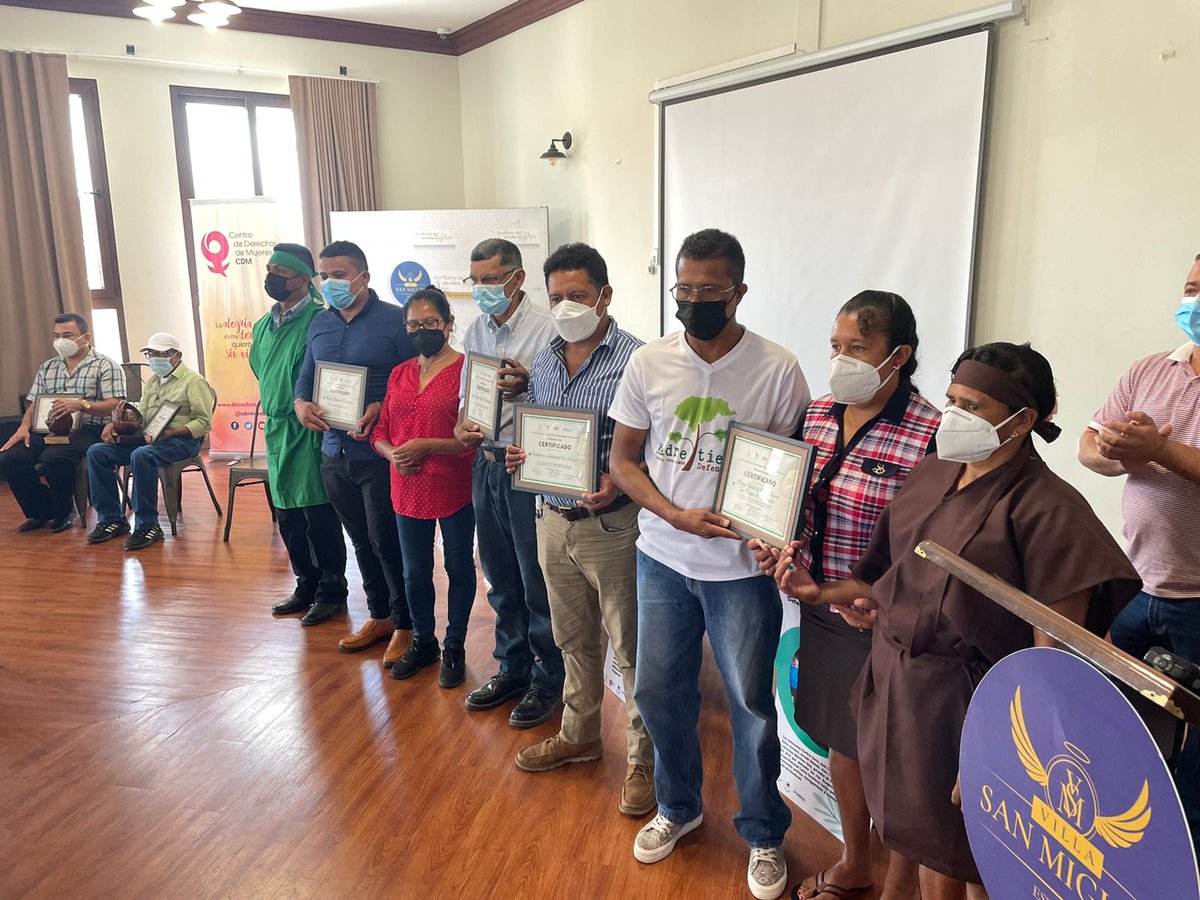 🏆 #PremioNacional “Carlos Escaleras"| Este 27 de octubre de 2021 se entrego un reconocimiento a las defensoras y defensores de la tierra y territorio en Honduras.
En esta edición, el jurado calificador anunció la entrega del premio del primer Lugar: María Felicita López.