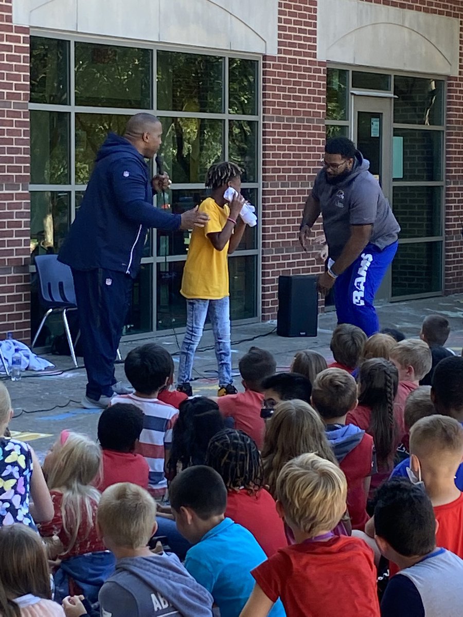 Counselor_Isler's tweet photo. We had an amazing speaker, Keith Davis, earlier this week @Boals_Frisco for #RedRibbonWeek2021 Thanks @Boals_PTA https://t.co/jyO3OYkMCK