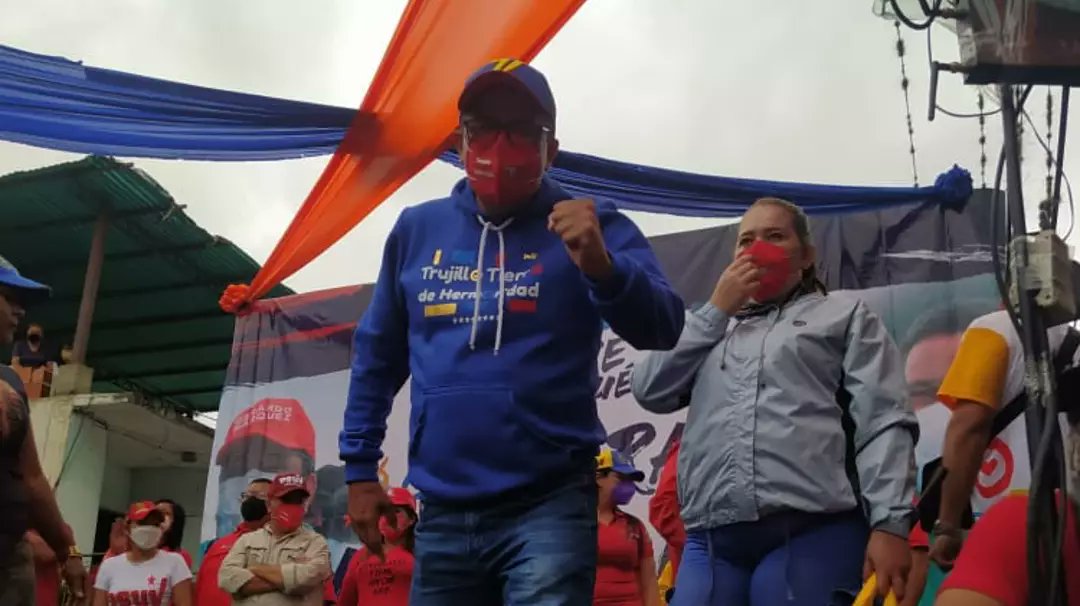 Trujihermandad's tweet photo. Gran inicio de Campaña desde nuestro hermoso municipio Trujillo, se colmo Trujillo con la alegría y el amor revolucionario que caracteriza a la militancia Chavista. 
¡Con Carlos Terán, juntos haremos un Trujillo Tierra de Hermandad! @carloscontigo @Gerardo4fPsuv https://t.co/gQvIlWQvu3