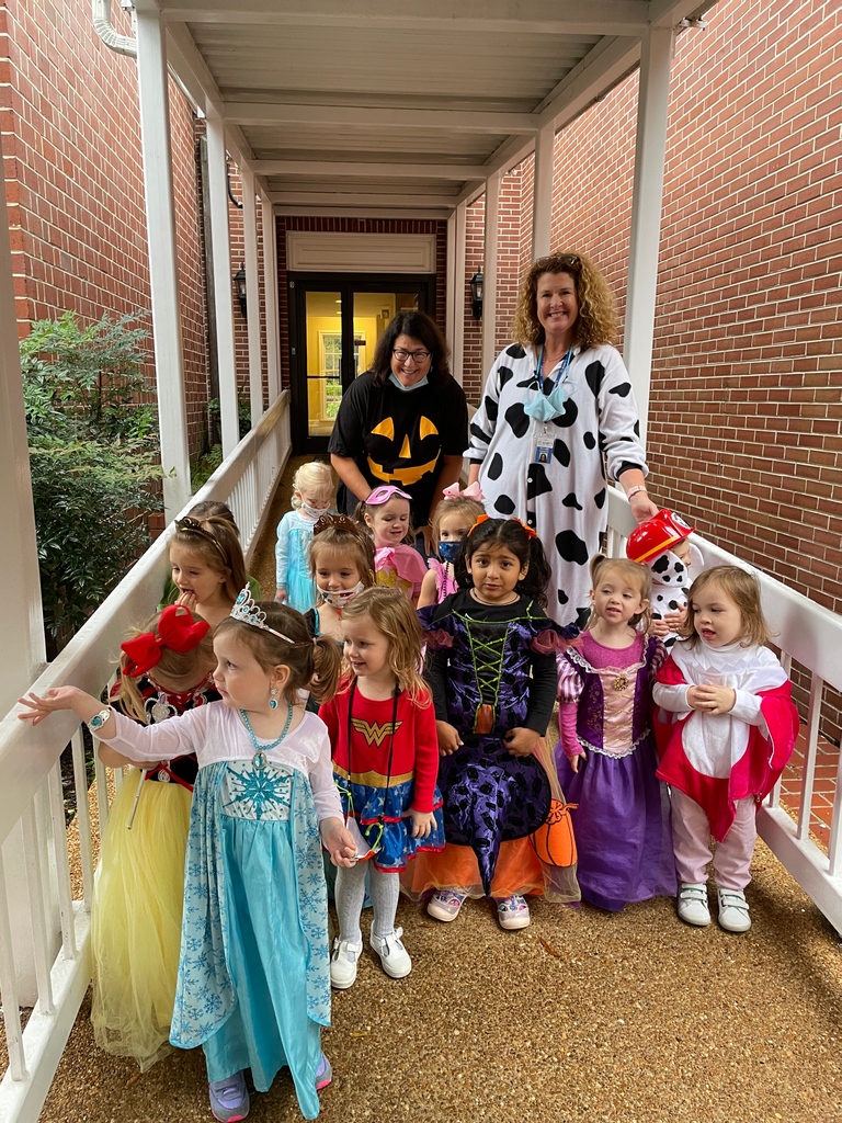 What a fun day! Our Early Childhood and Lower School Girls enjoyed a day filled with activities, games, and sweet treats to celebrate the fall season. #StMarysMemphis #since1847 #youbelonghere #SMSforlife