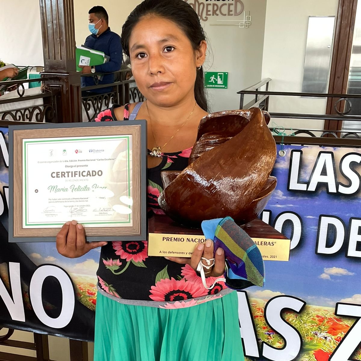 CoalicionLa's tweet photo. 🏆 #PremioNacional “Carlos Escaleras"| Este 27 de octubre de 2021 se entrego un reconocimiento a las defensoras y defensores de la tierra y territorio en Honduras.
En esta edición, el jurado calificador anunció la entrega del premio del primer Lugar: María Felicita López. https://t.co/1pwCeOeNC3