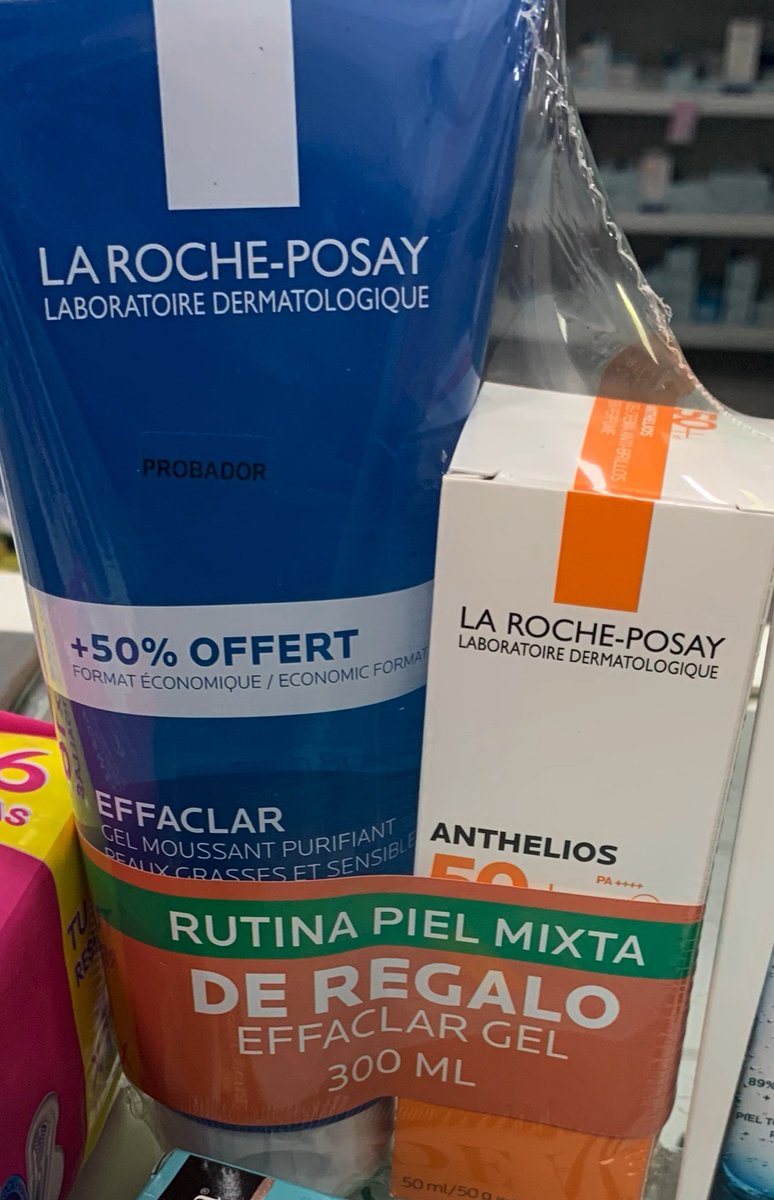 RebeGranada's tweet photo. Tip dermatológico para laschi👀
Hay otra vez este kit genial de la Roche por 119mil y te dura al menos 6 meses😱 
En farmacenter 📍 https://t.co/nDfXTTBc2c