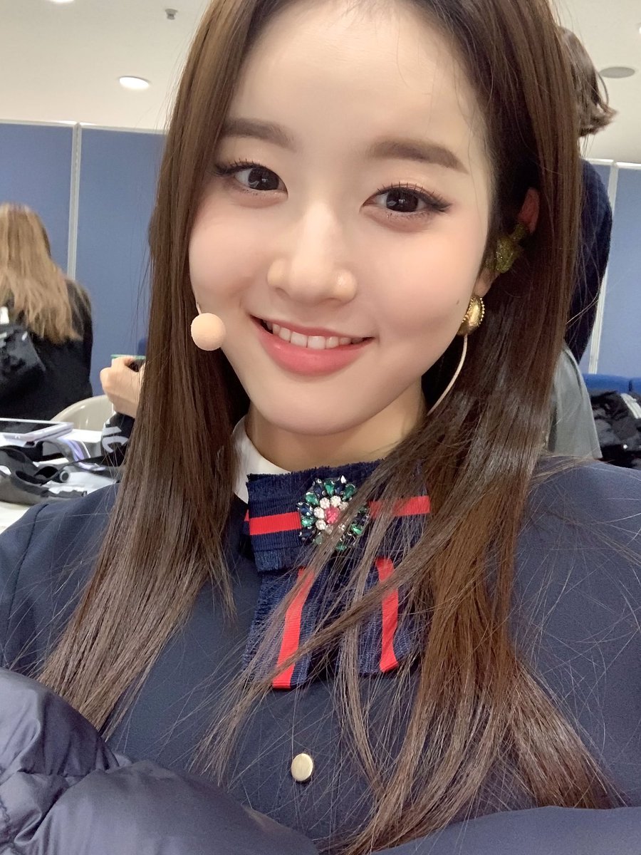 WESTAYCIX's tweet photo. #恵AUDREY : Podrán notar por mi sonrisa que como la nuestilista #1 preparé mi cartulina para ser noticeada en este #The𝐄ver𝔄fterℂ𝔹 por mis cinco caballeros favoritos. If after this #𝑵USTYLE𝟓THℂB no me dan el título a fiel admiradora, tendré que llamar a mis abogados. https://t.co/ZBbbUvooSt
