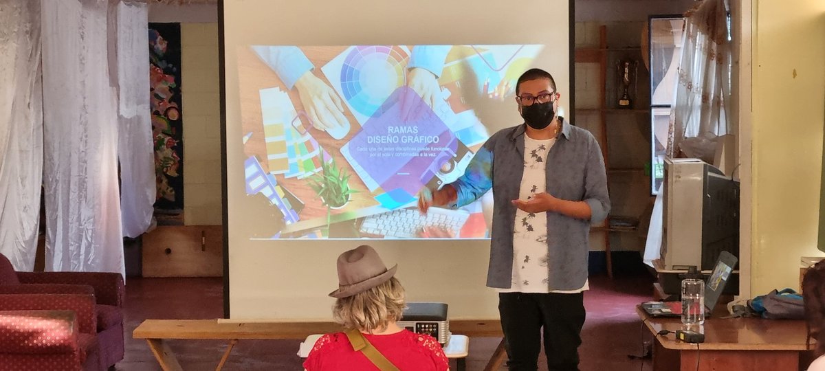VictorSVenegas's tweet photo. Trabajando en @BrunettMarta con el Plan de Desarrollo Comunitario del #EquipoDeRegeneraciónUrbana de @ServiuRM 
Taller: Marketing digital para emprendimientos
@MinvuRM @ServiuRM https://t.co/kmvUebHeu9