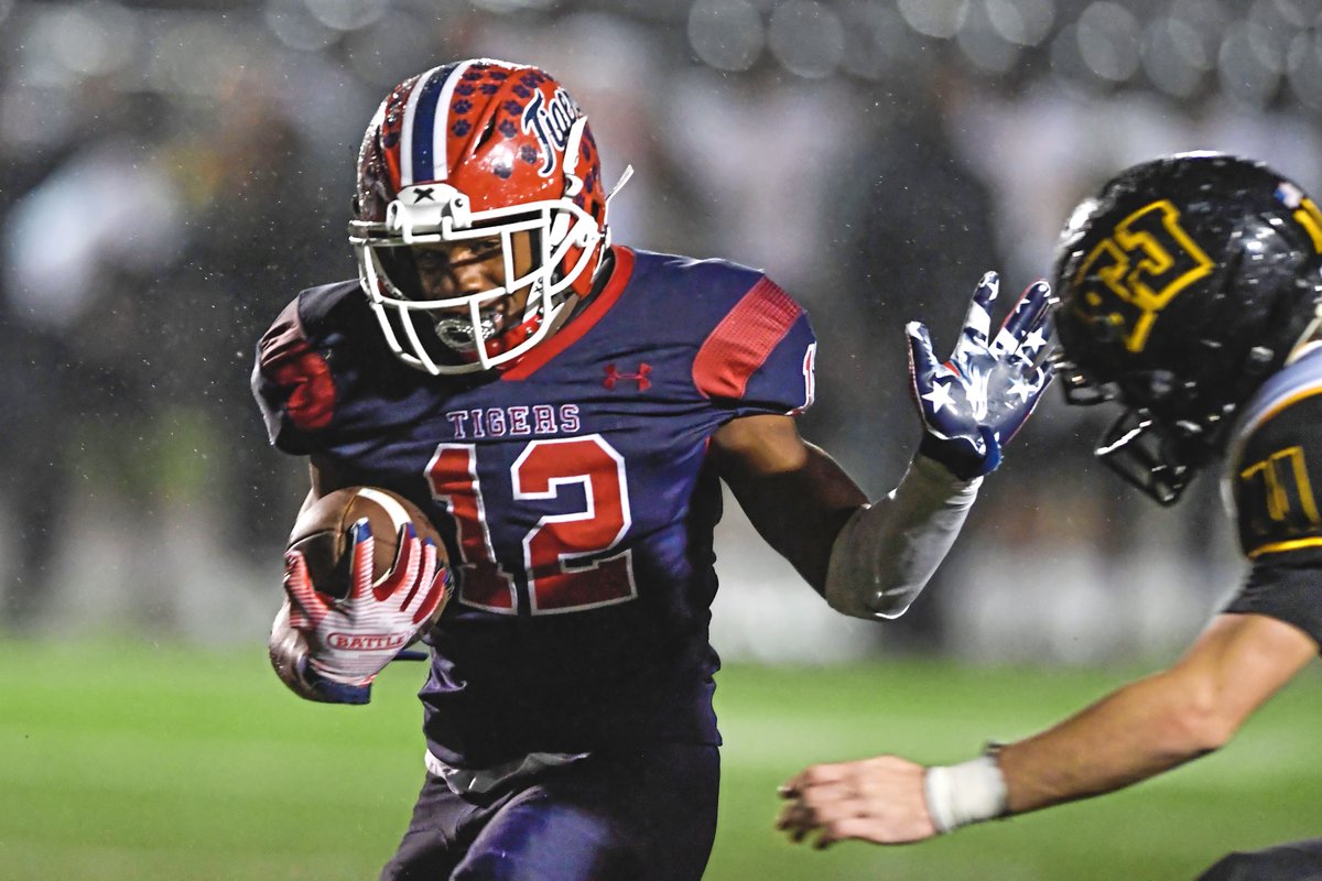 PGVarsityXtra's tweet photo. Final night of WPIAL regular season. Check back for updates on games that affect playoffs.

Game coverage: 
@SteveRotstein at McKeesport-Belle Vernon.
@kbarnes_pghsprt at Serra-Steel Valley.
@EddiePhillipps at Montour-Char Valley. https://t.co/yPIZtpN04x