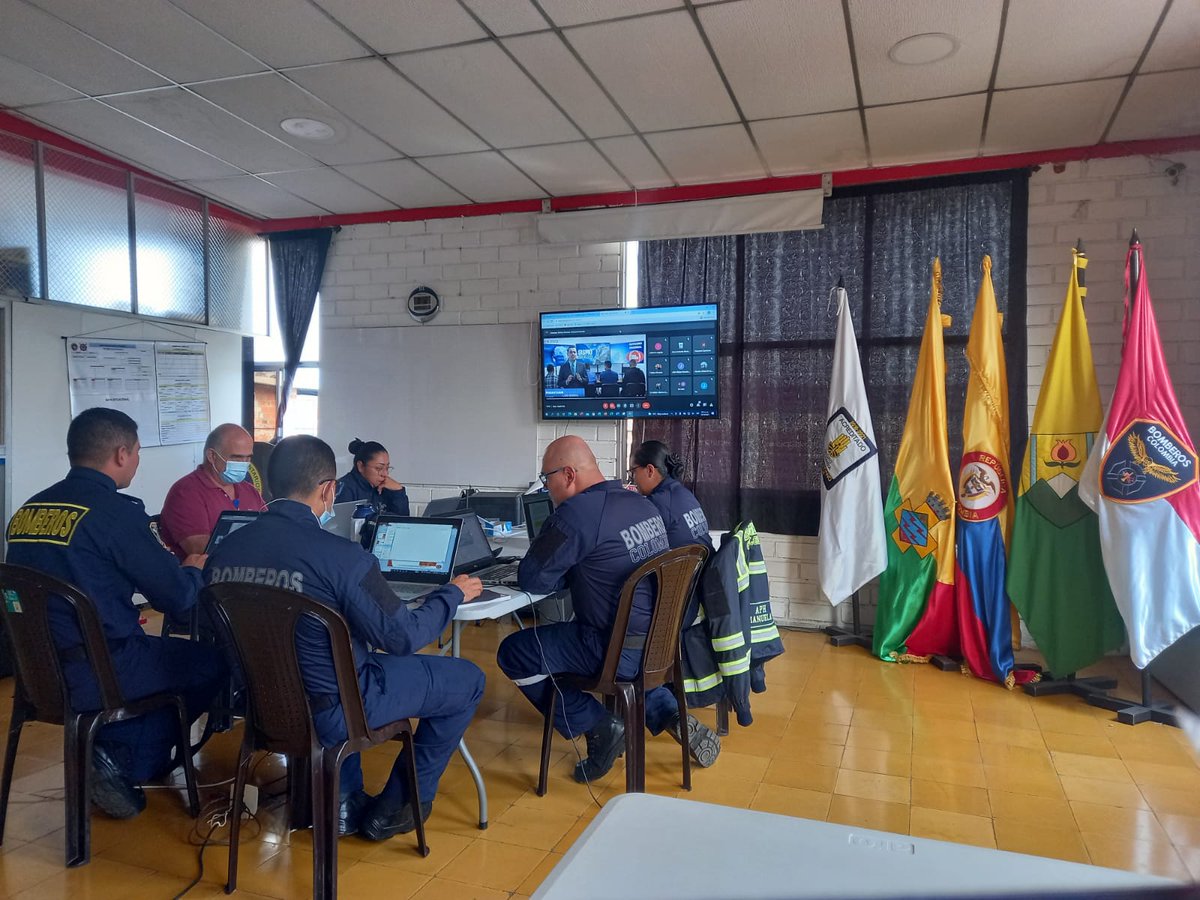 UNGRD's tweet photo. #SIMEXVirtualColombia continúa | Desde las 07:00 a.m. y hasta las 07:00 p.m. de hoy, los 28 equipos #USAR del país, ponen a prueba sus habilidades para articular los mecanismos nacionales de respuesta de los equipos de Búsqueda y Rescate. https://t.co/eA9UeO3urY