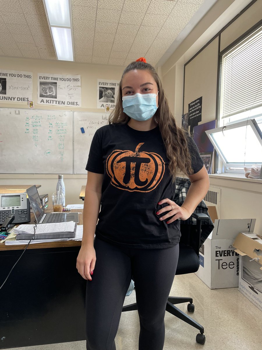 m_anderson754's tweet photo. Had to incorporate a math pun into my outfit for Halloween :p #happyhalloween #mathteacher #pumpkinpi https://t.co/EbVOGkHX6c