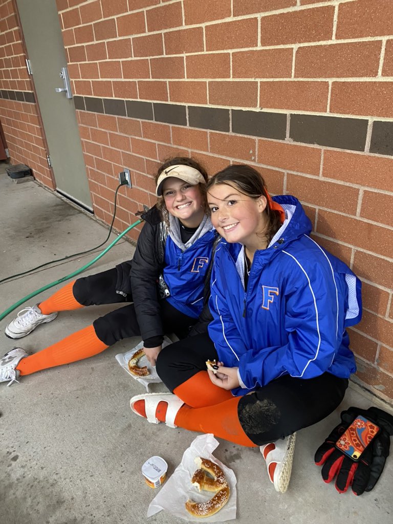 softball_force's tweet photo. #5/#27 Battery gets it done in Game 1!
Got the W!! Big win for 27-Fia Defino and 5-Kyra Robins and team!! Force grinds back late in the game to win 4-3! @stlshowcase #stlshowcase #stl #softball #stlouisshowcase https://t.co/LZmiu90FIe