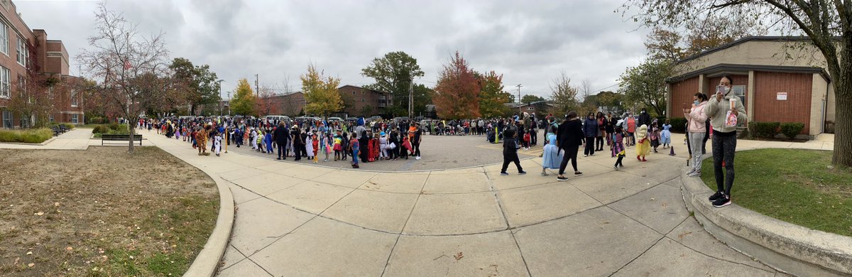BeethovenBPS's tweet photo. Fun @BeethovenBPS with our Harvest Parade!!! @BostonSchools @BCassellius @MayorKimJaney @MattOMalley https://t.co/tSlVBYEJ6B