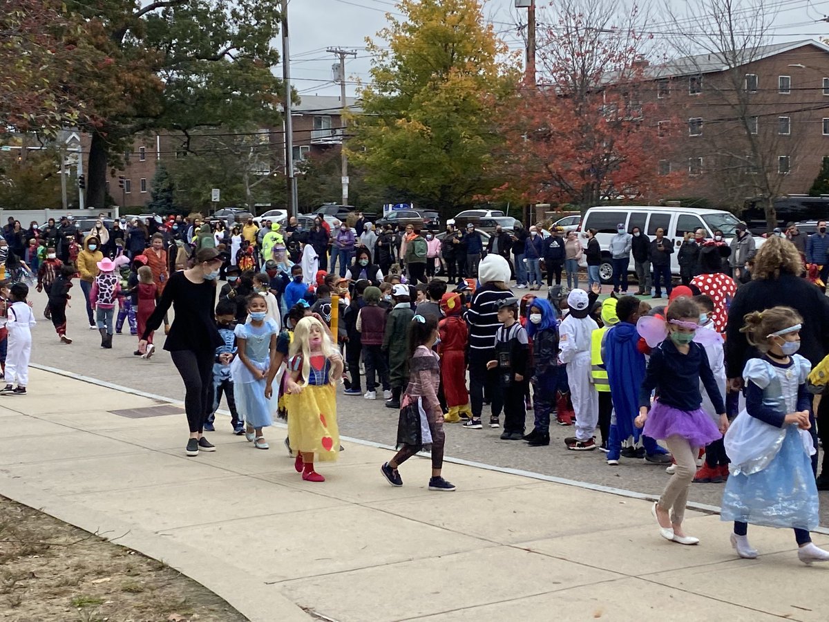 Beethoven School (@beethovenbps) on Twitter photo Fun <a href="/BeethovenBPS/">Beethoven School</a> with our Harvest Parade!!! <a href="/BostonSchools/">BostonPublicSchools</a> @BCassellius <a href="/MayorKimJaney/">Kim Janey</a> <a href="/MattOMalley/">Matt O'Malley</a> Fun <a href="/BeethovenBPS/">Beethoven School</a> with our Harvest Parade!!! <a href="/BostonSchools/">BostonPublicSchools</a> @BCassellius <a href="/MayorKimJaney/">Kim Janey</a> <a href="/MattOMalley/">Matt O'Malley</a>