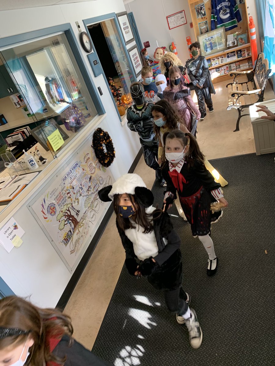HollySchool's tweet photo. So much fun!!!!! Love our Holly Hornet spiritπππ€ #bestday #whataday #costumesgalore #alldivisions β¦@deltasd37β© https://t.co/ZmDgSdZP2m