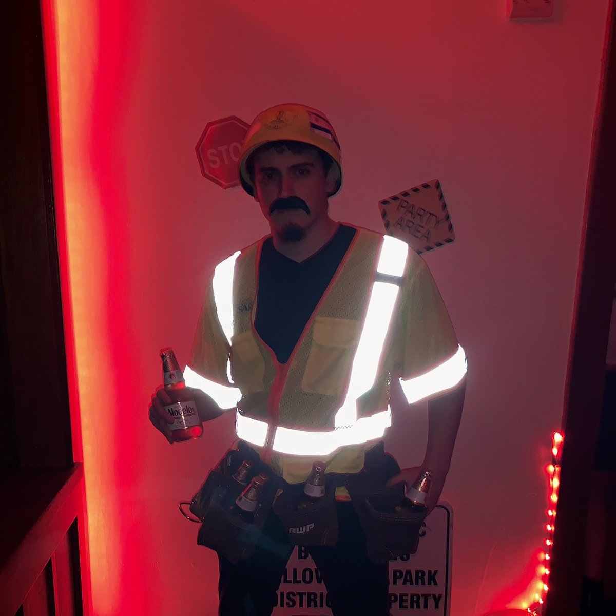 SirColeJerkin's tweet photo. Drinking on the job 🍻🦺🚧 https://t.co/spUXrNopx3