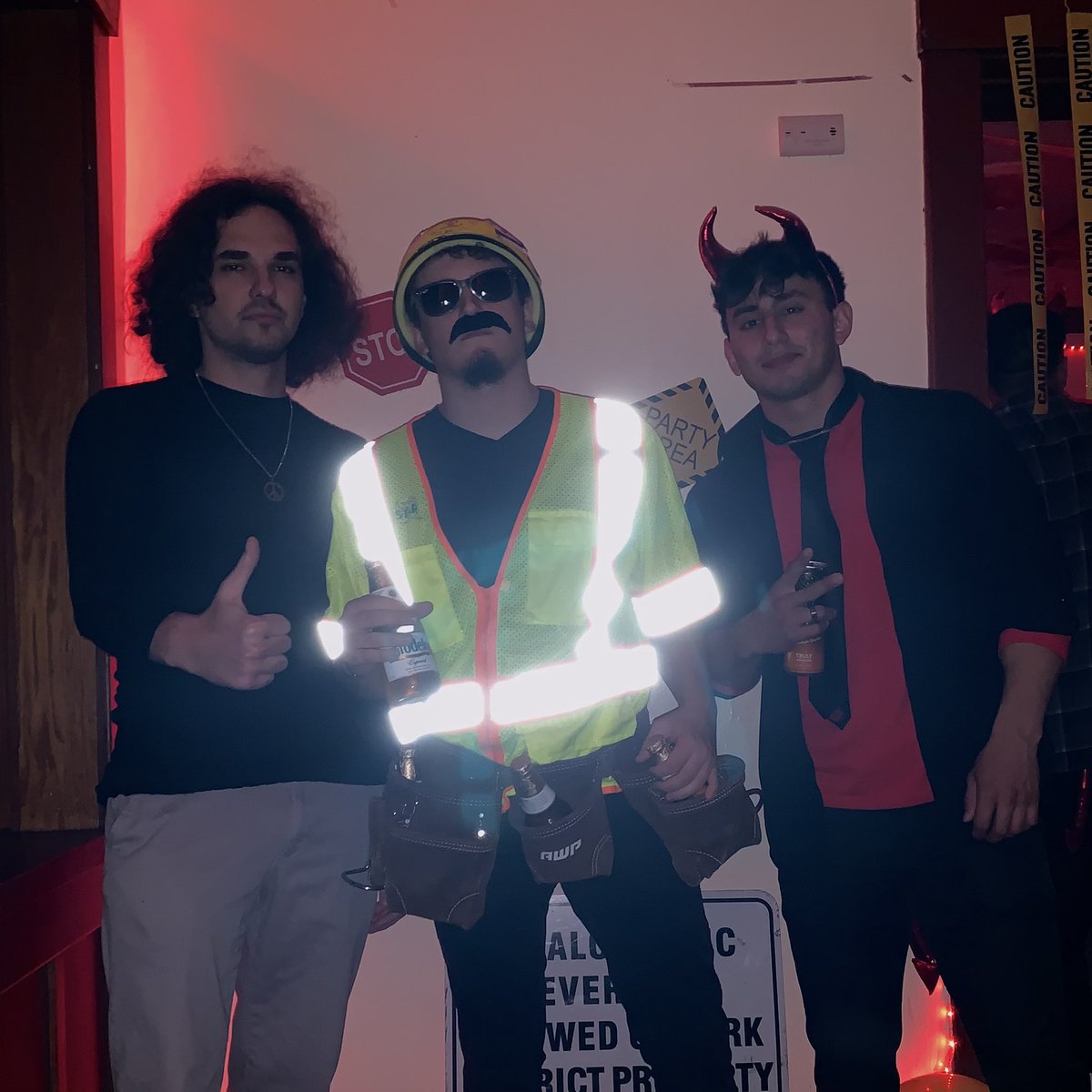 SirColeJerkin's tweet photo. Drinking on the job 🍻🦺🚧 https://t.co/spUXrNopx3
