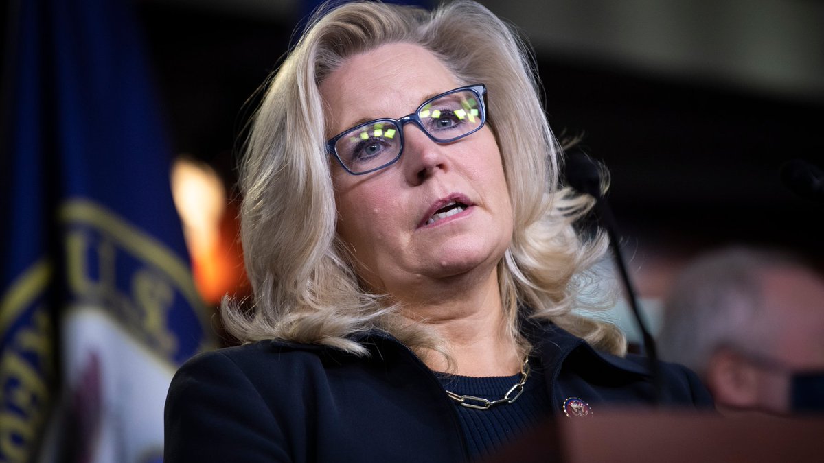 Junemom47's tweet photo. News Organizations should stop referring to Liz Cheney as a "Republican." https://t.co/j5xAfvgMKQ