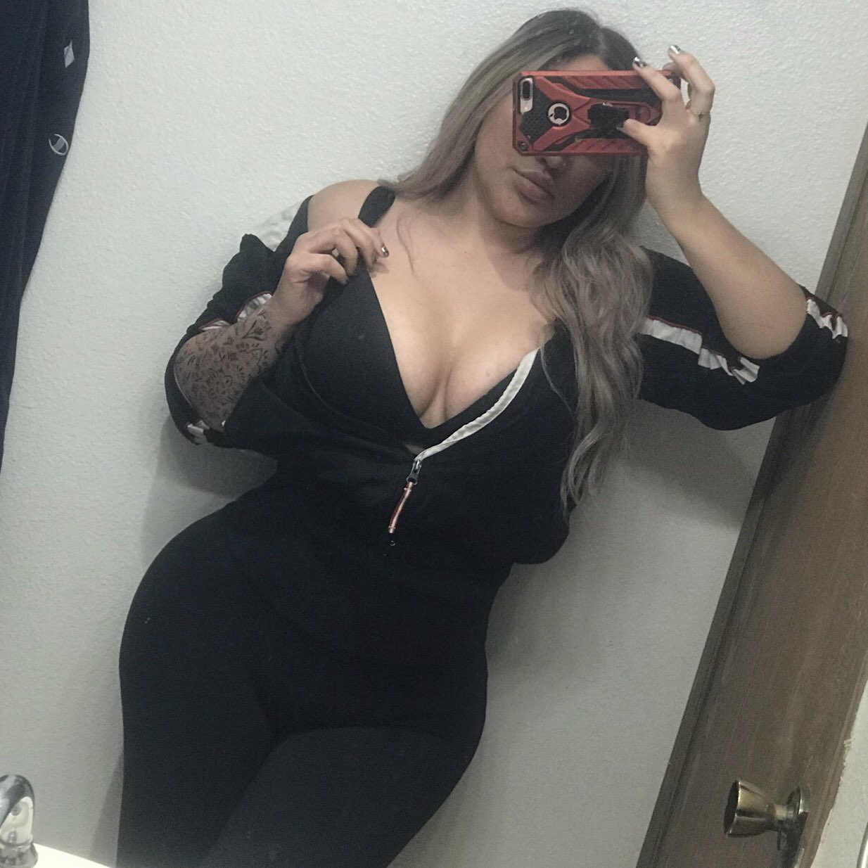 MsHeartAttack 🐻 on Twitter: "Live ⏳ Playing with my subs & chatting RT