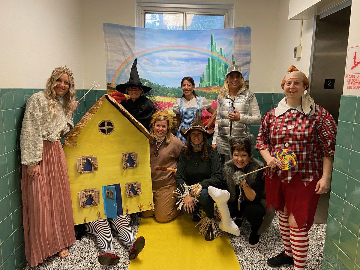 CaroddosKiddos's tweet photo. Happy Halloween from @CaroddosKiddos! @RileyMDBK @mcgovern_carrie @Ok1Jo @meadowbrookem 🎃🦁🌪🌈 https://t.co/c3YnSmq4rt