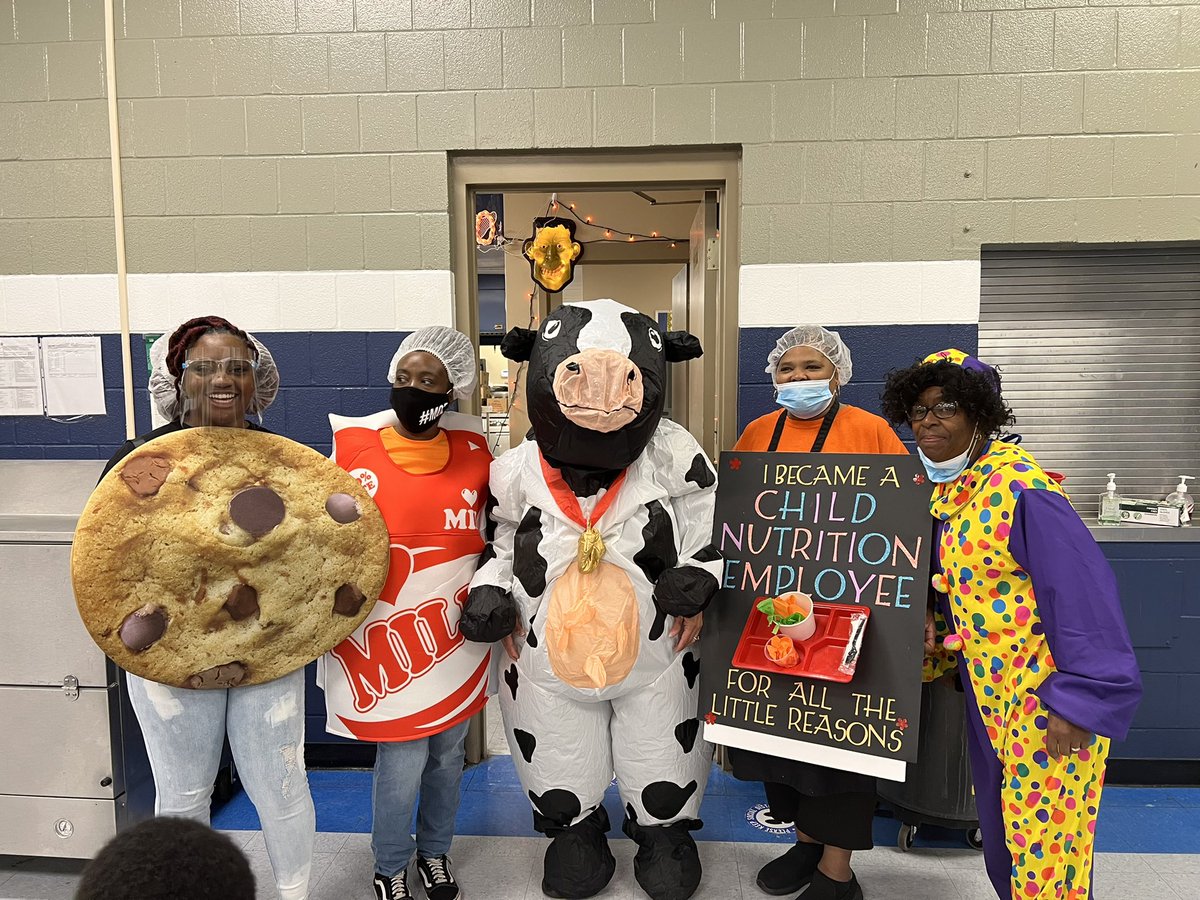 bryantsdb's tweet photo. Red Ribbon/Book Character Parade @j_lrsd @FairEaglesNest @MichaelPoore1 @MelindaModica https://t.co/Ikk84Oaeuu