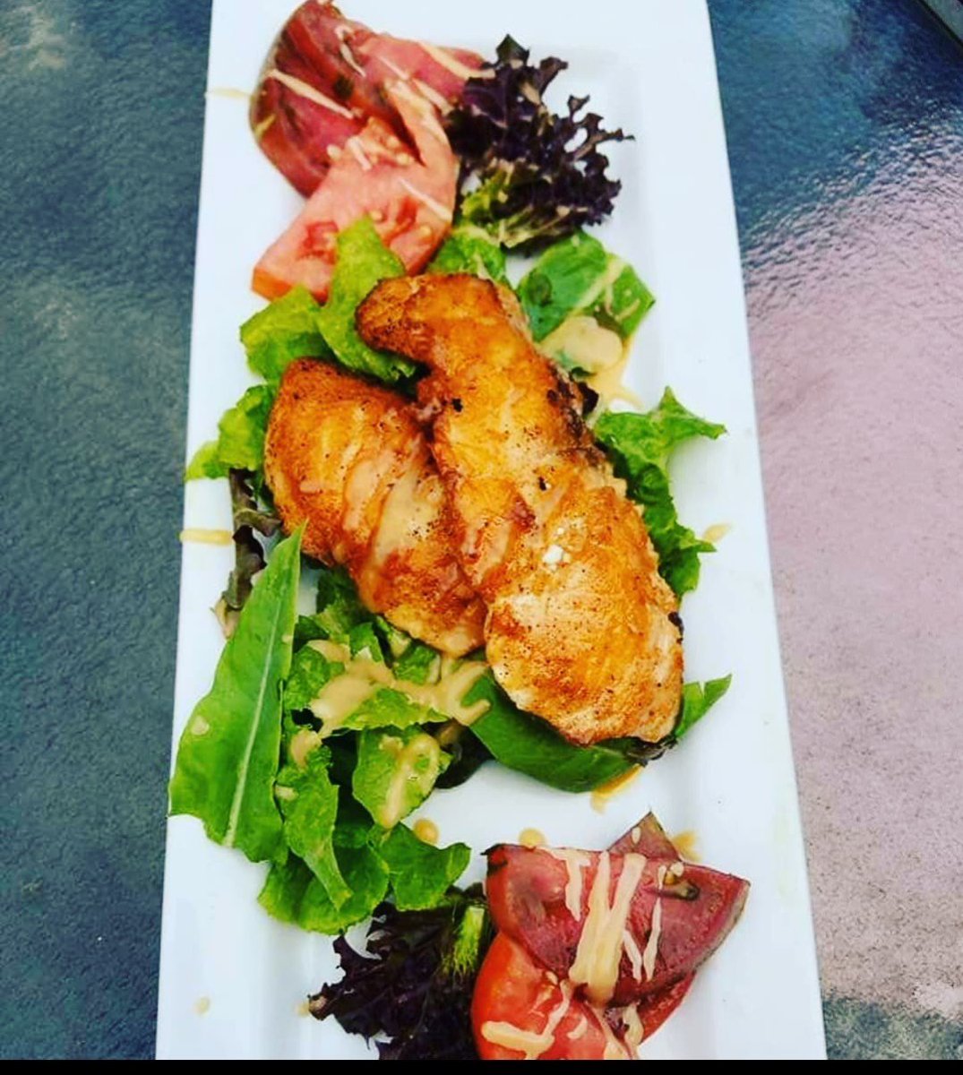 A fresh organic salad with tomatoes grow straight from my garden. Throw a grilled piece of salmon made with none other than Spice Delight Essence 😋 👌🏼