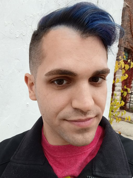 Got my hair colored again. Bringin' those queerboi eboi vibes 🥰 https://t.co/M4YTSrQe5G<a href="/tag/faecreature"class="tags"><span>#faecreature</span></a>