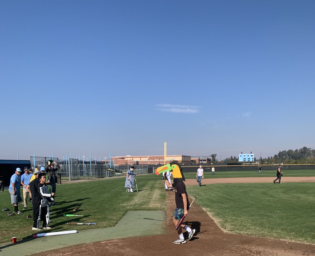 ECapbaseball's tweet photo. 4th annual Gaucho Halloweenball game! #greatime #pimpin #foos #raiders #gillysuit #cantseeyou #bro #highshoolhairy #nealArmweak #gogauchos https://t.co/TveP8RV706