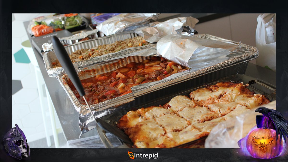 AshesofCreation's tweet photo. 🙌 🎃 What better way to celebrate the conclusion of a great livestream than to host a spooktacular #IntrepidLife potluck!

🤤 Which dish do you think looks the yummiest? https://t.co/rnuvsSYSyG