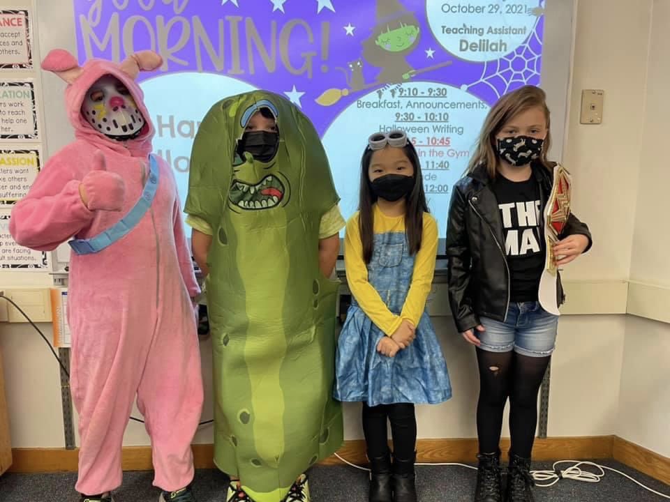 Mrkeohanelbe's tweet photo. As a kid, I dreamed of going to school on Halloween as Hulk Hogan. It’s cooler to watch my daughter go as @BeckyLynchWWE https://t.co/THhglEiiOQ