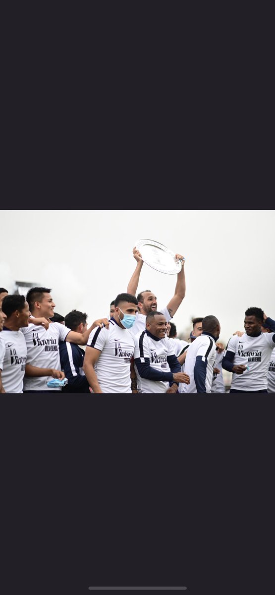 Hernanbarcos's tweet photo. Festejo de la banda, campeones de la fase 2, esto es @ClubALoficial y hay que seguir. Todos juntos vamos por + 💪🏼💪🏼💪🏼 https://t.co/xeIbqaGJN6