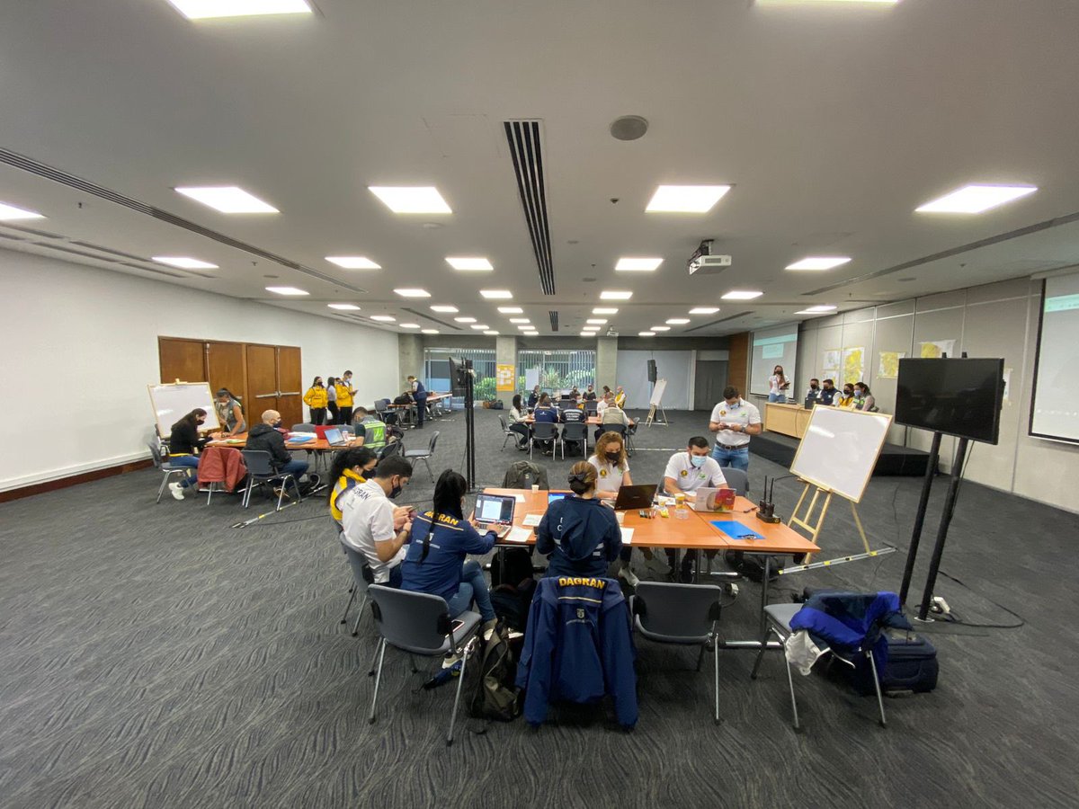 lauraduos's tweet photo. El #SIMEXVirtualColombia reúne a los 28 equipos #USAR del país para poner a prueba sus capacidades de respuesta ante una emergencia de gran magnitud. En este ejercicio de simulación, los equipos de Búsqueda y Rescate atienden incidentes presentados por un sismo de 7.1 https://t.co/JX6VZliYEF