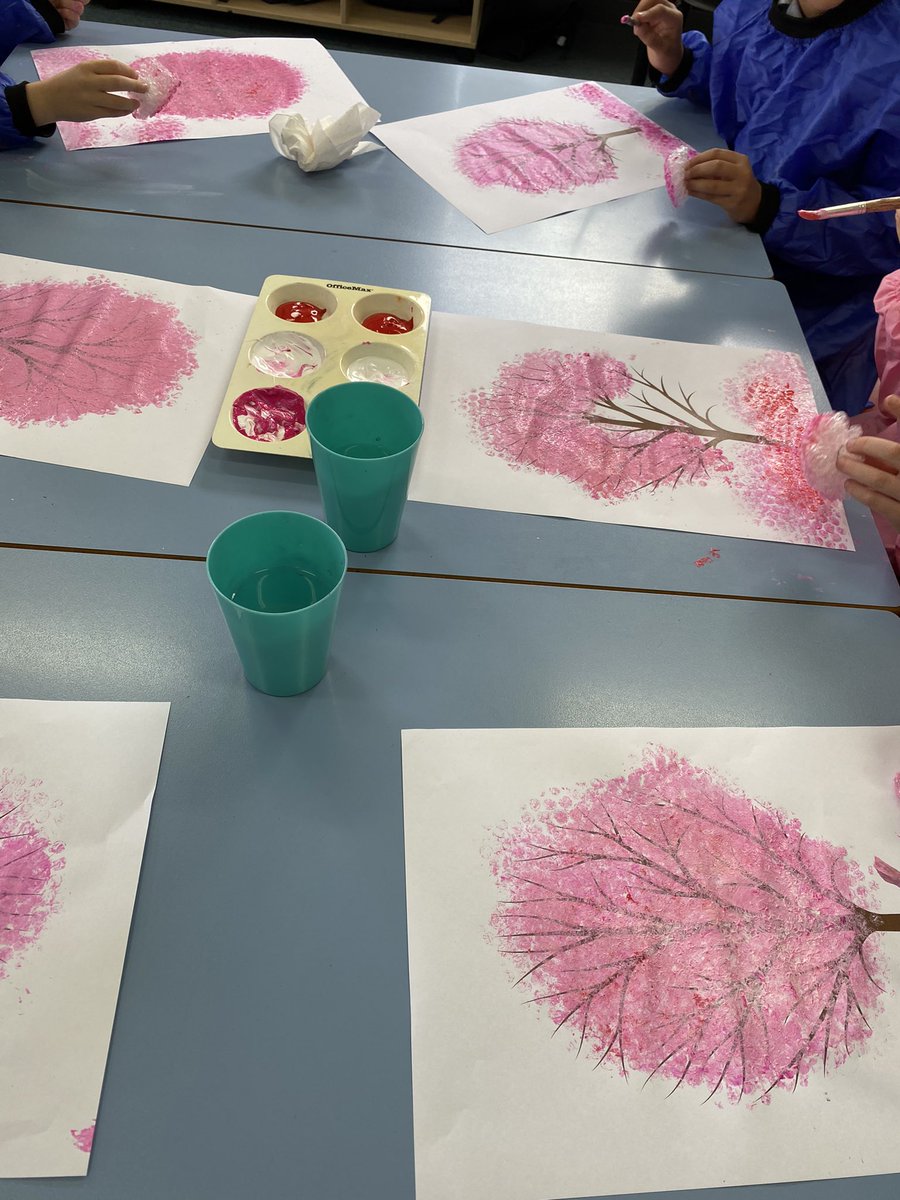 MiaKaterina1's tweet photo. My prac class had a blast during our spring-themed mindfulness art lesson!

We learned about the origin and significance of the Japanese cherry blossom (Sakura) 🌸 

We then used balls of bubble wrap to paint and create our own!
#ACUedu_p https://t.co/zBBxr5h06r