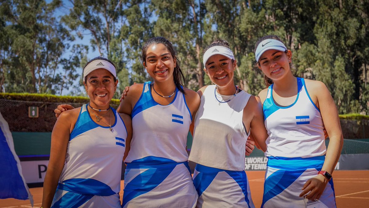 fhtenis's tweet photo. Tercer día de competencia .
Hoy nos tocó contra las aguerridas de Barbados 🇧🇧 contra quienes quedamos en la serie 3/0 a favor de Nuestra H💪🏻💙 https://t.co/dLWQfmJ84W