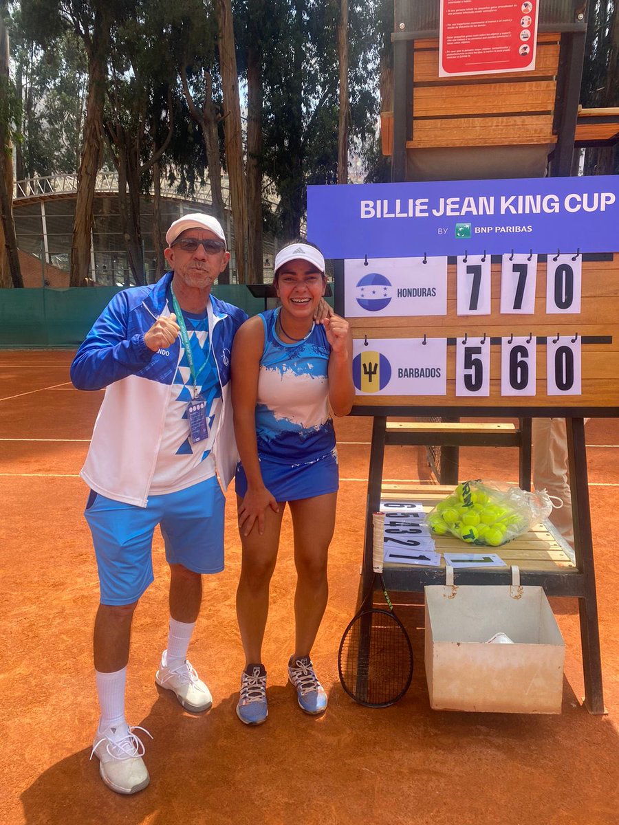 fhtenis's tweet photo. Tercer día de competencia .
Hoy nos tocó contra las aguerridas de Barbados 🇧🇧 contra quienes quedamos en la serie 3/0 a favor de Nuestra H💪🏻💙 https://t.co/dLWQfmJ84W