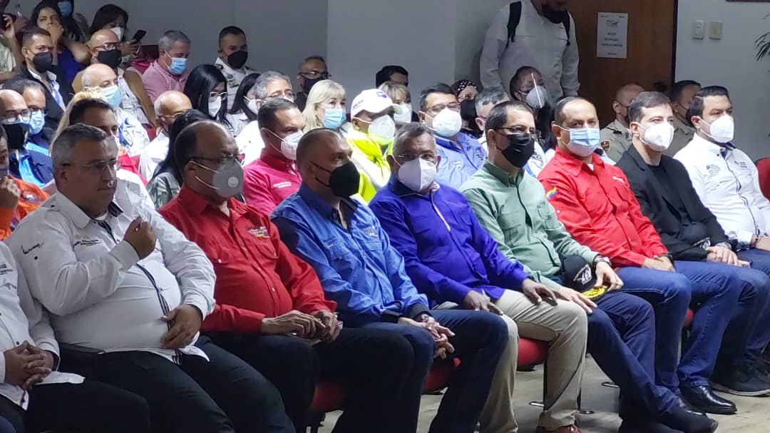 mintransporteve's tweet photo. ⚓🌊 En el marco del inicio de la #ExpoAcuática2021 se desarrolla Plenaria del 2do. Encuentro Acuático Nacional con importantes aportes para fortalecimiento de los Espacios Acuáticos.
#GMTVzlaEnMarcha
@NicolasMaduro @NestorLReverol @HAbreuMRT @IncanalVzla @VENAVEGAGOB https://t.co/ovJUzI5Z9e