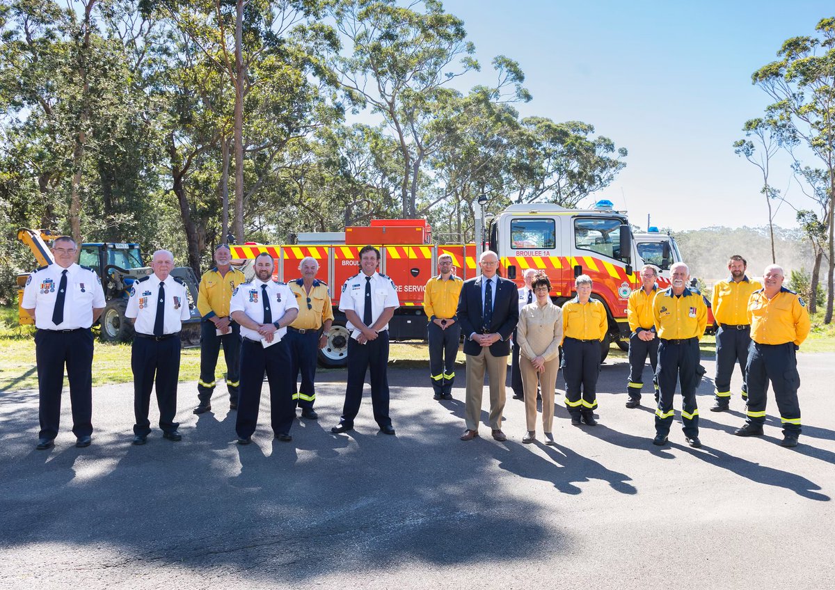NSWRFS's tweet photo. Congratulations to 14 members of the Broulee Brigade who were presented the National Emergency Medal from the Governor General, His Excellency David Hurley, yesterday. The crew are the first of many to be honoured for their efforts during the 2019-20 fire season. #NSWRFS https://t.co/wvK7Eu1aMP