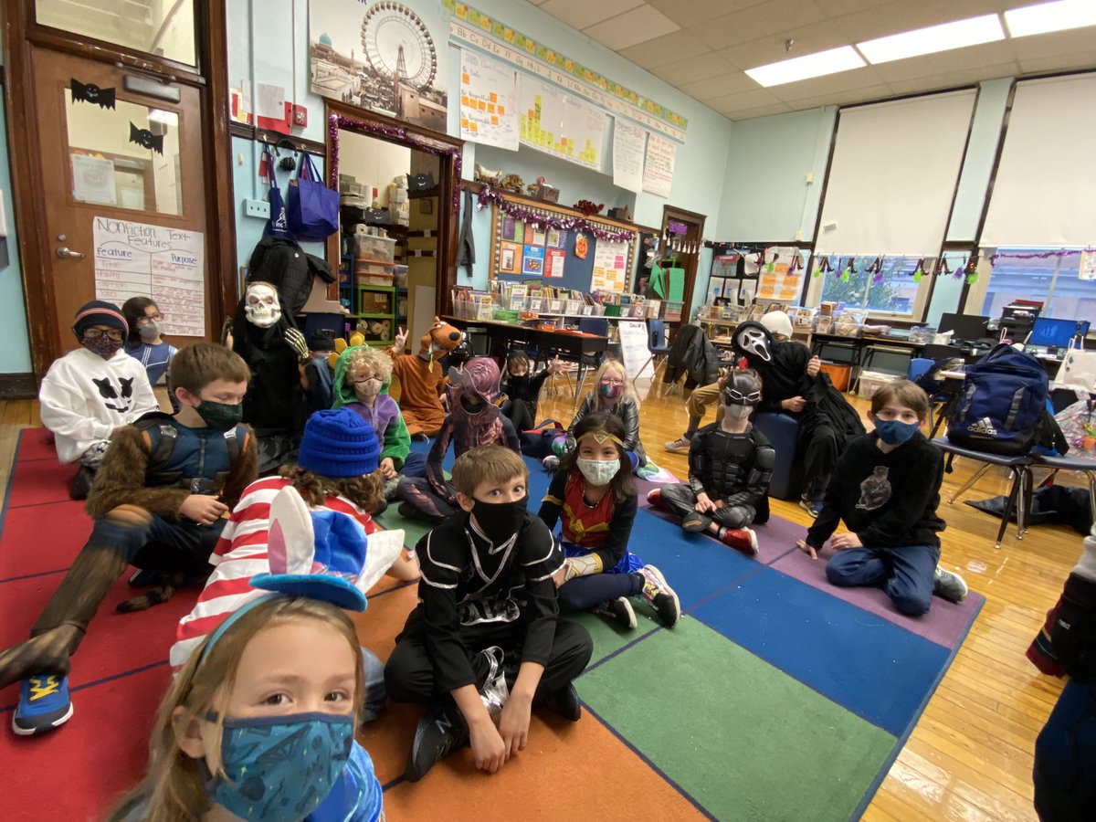 mmhigh1's tweet photo. Happy Halloween from Room 205! 🎃 @CoonleyES https://t.co/N0Mzd9Hoes