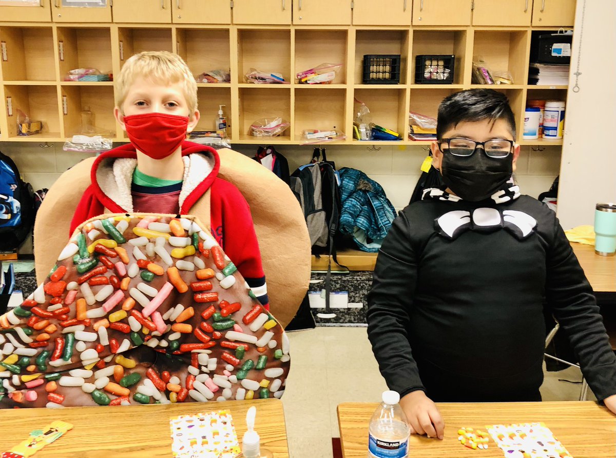 MachacekMrs's tweet photo. Our Fall Festival at Glen Oaks was super fun!  🍁🐾@GlenOaksNPD117 #GlenOaksSchool https://t.co/GUGM9ZbYli