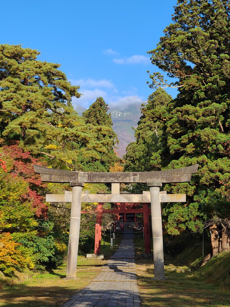 a8787hana's tweet photo. ほんといい天気��

#岩木山神社 https://t.co/366og4Zfcm