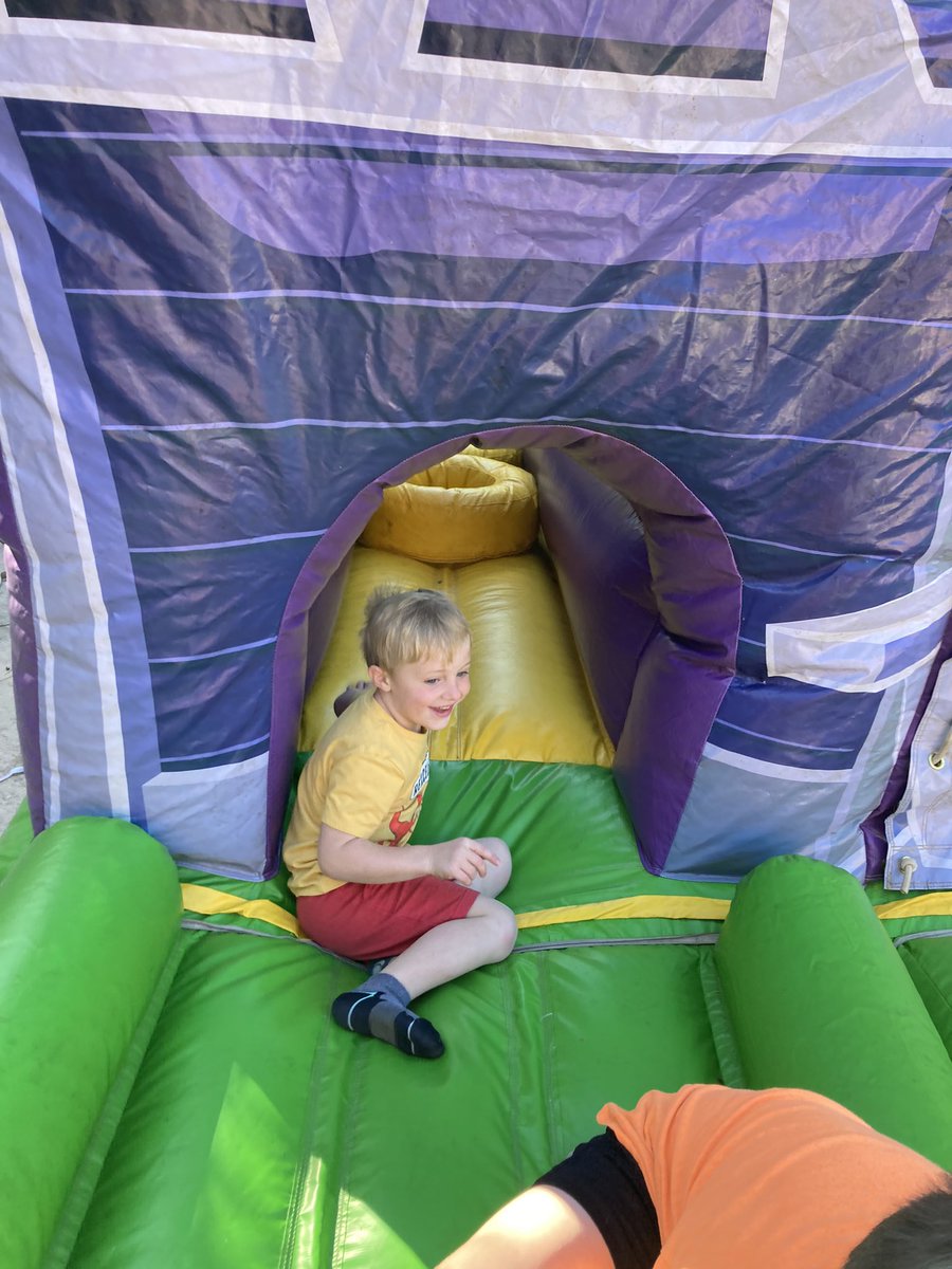 voris_samantha's tweet photo. Thank you @NISDAUE!!! Logan had a blast at his first #gatorfest! https://t.co/NAC2DN7Tlu