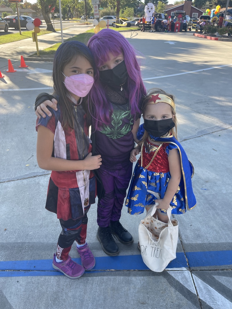 Edison_OMSD's tweet photo. Some tiny #trunkortreaters joining in #EdisonNation https://t.co/9YoAT6uocE