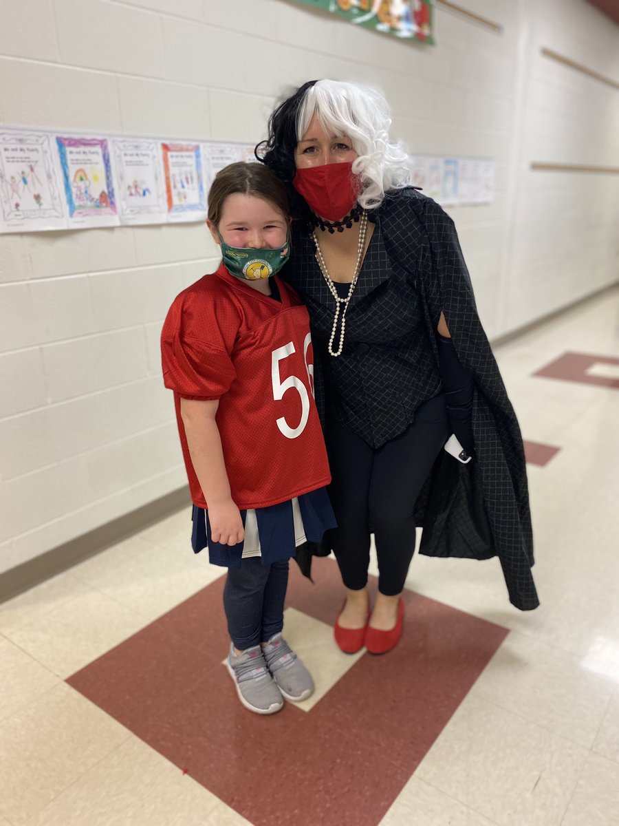 MrsDavidson_ECC's tweet photo. Halloween with my girl, Em!! Love being Mrs. Davidson, but love being Aunt Mandy even more ❤️ #ccecc #principalfun https://t.co/kKyxV4hNbN